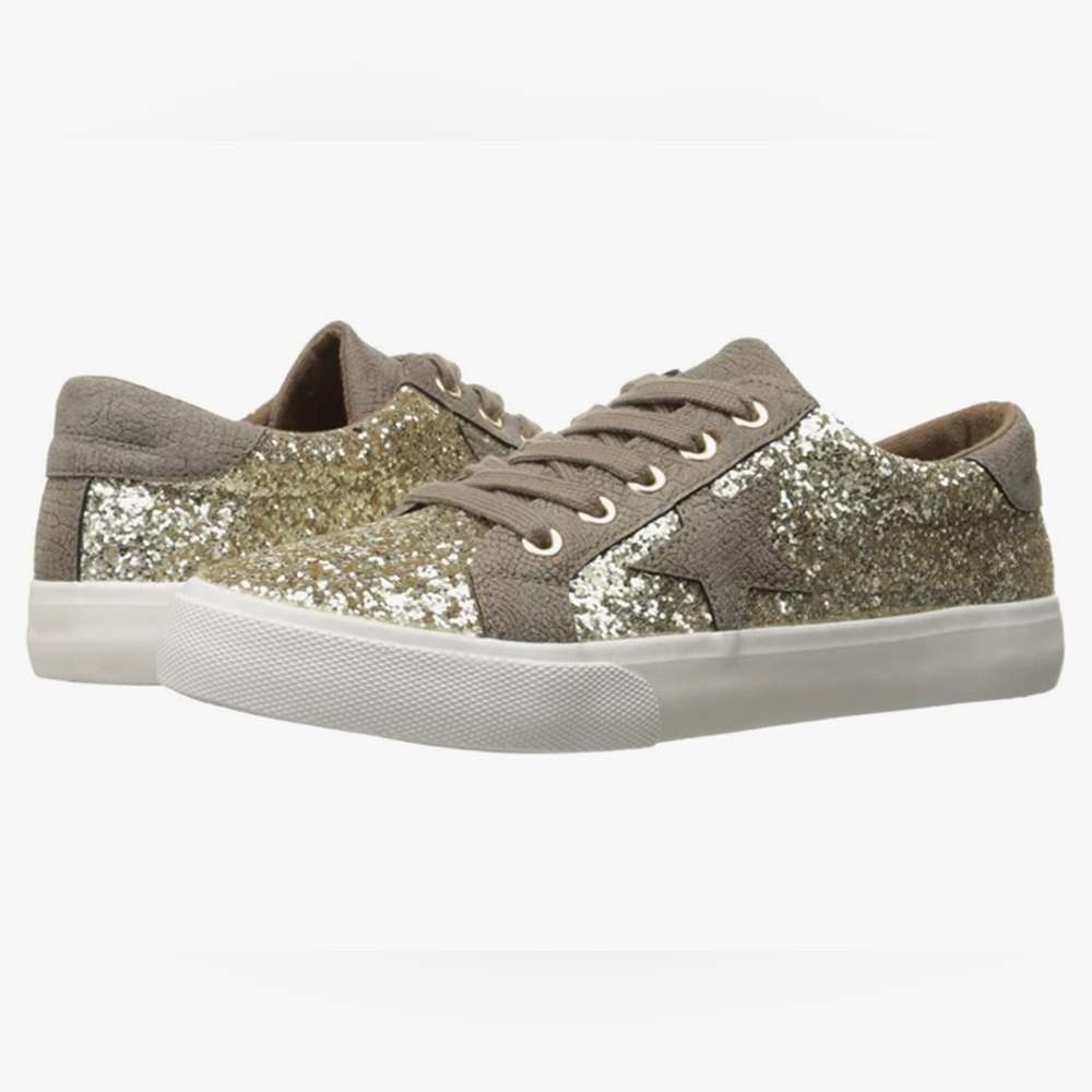 NOT RATED NWOT ILLANA FASHION SNEAKER.   SIZE 8.5